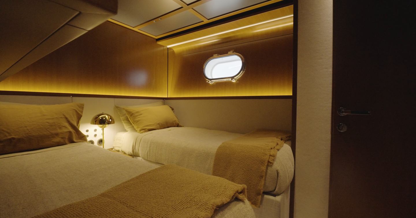 Twin guest cabin on the Sanlorenzo SHE with two single beds and opening porthole