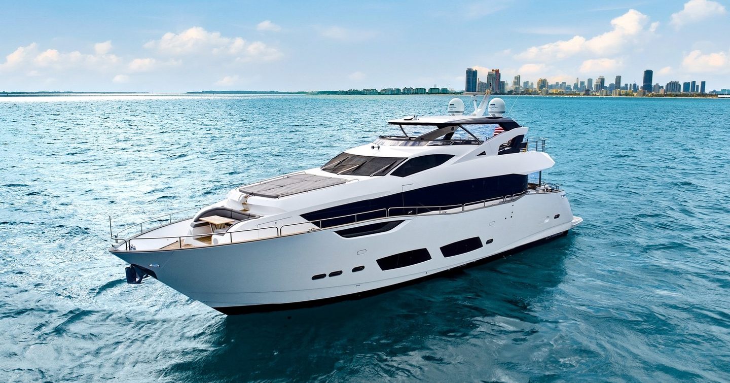 Sunseeker 95 Yacht Pura Vida at anchor 