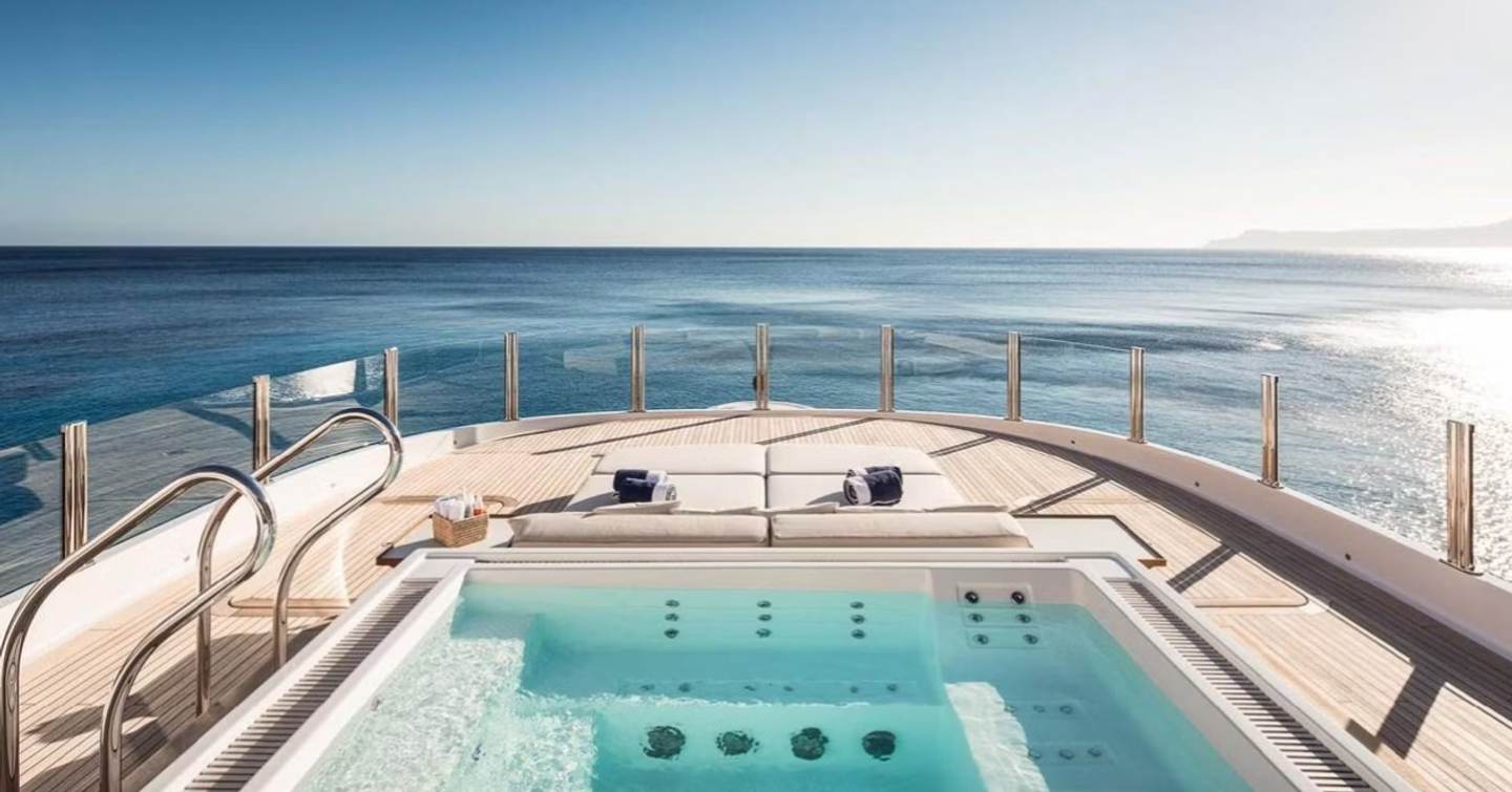 Superyacht Stella MI sundeck jacuzzi