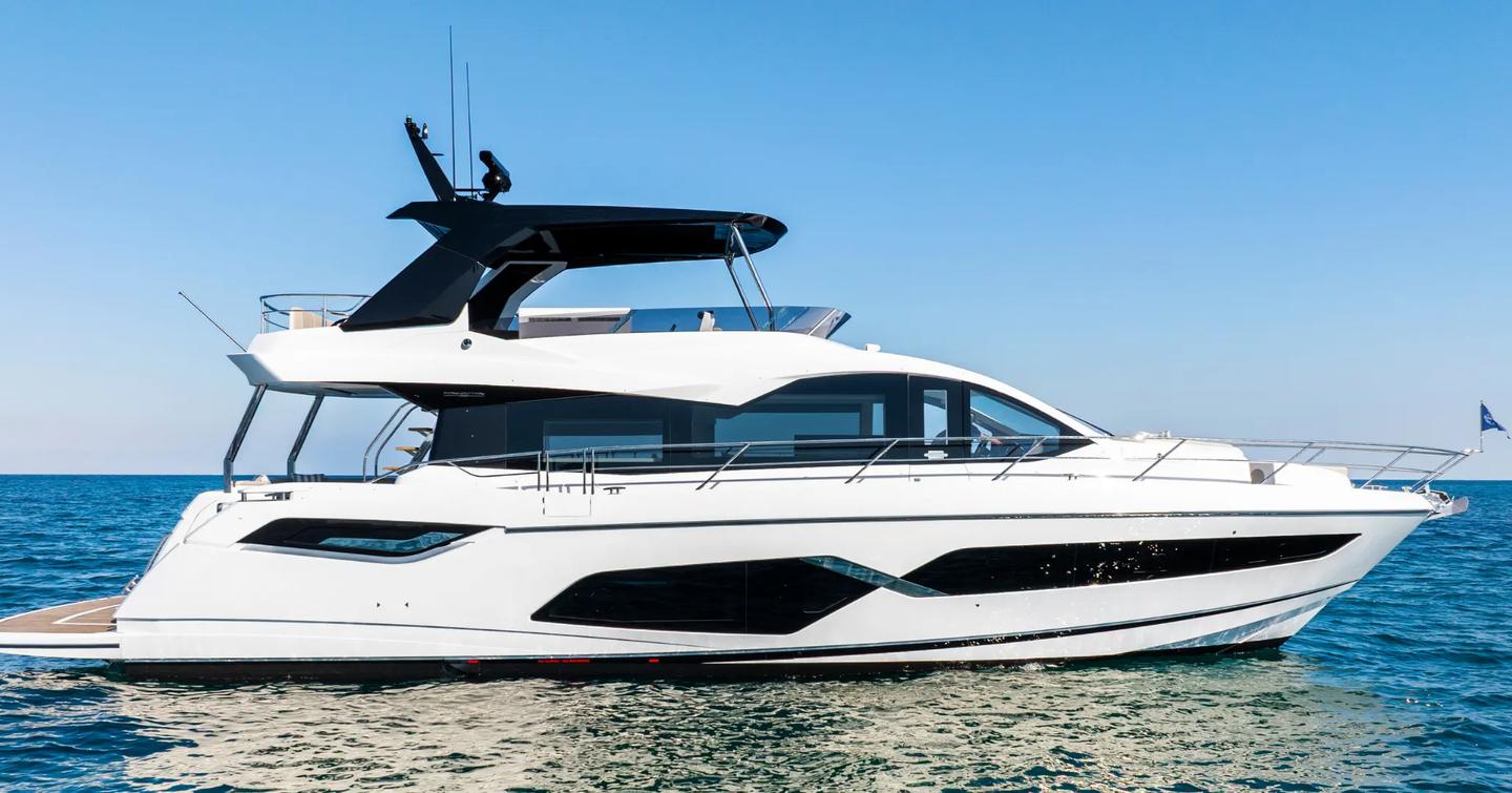 Sunseeker Manhattan 68 motor yacht at anchor 
