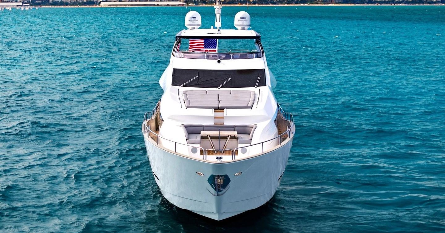 Pura Vida foredeck with sunpads