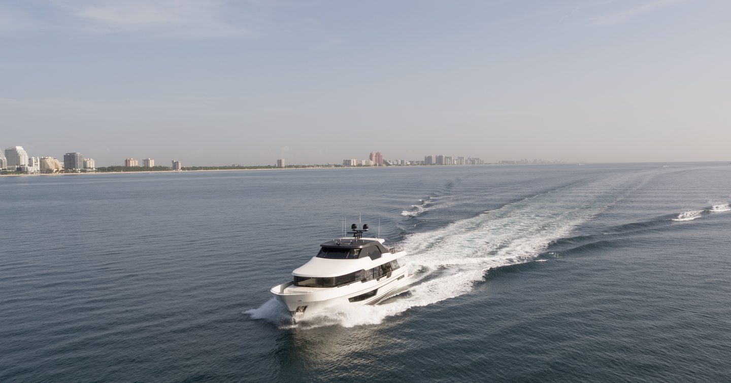 Ocean Alexander 32L motor yacht under way 