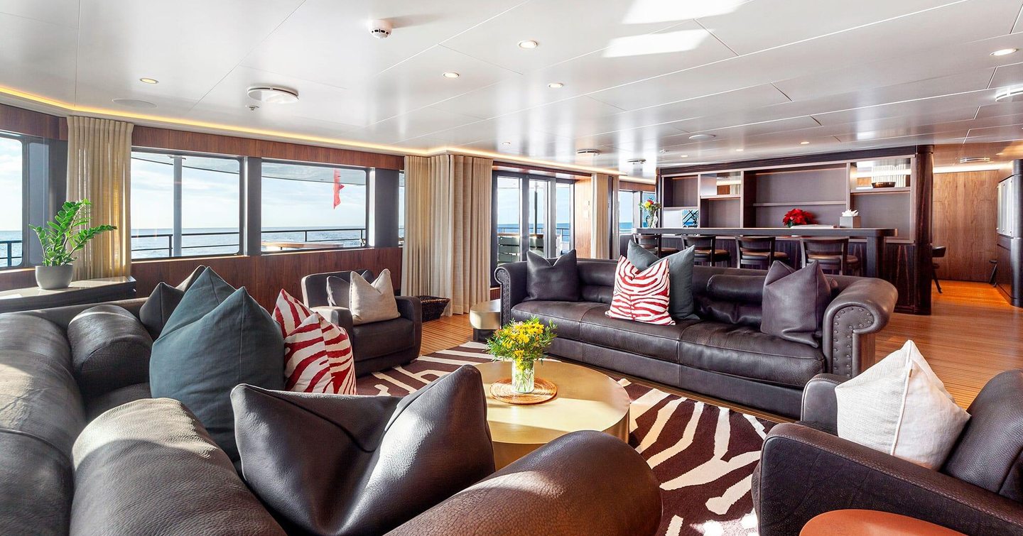 Nurja main saloon lounge 