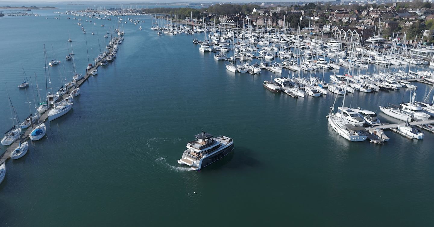 Prestige-M48-Review-marina-turning