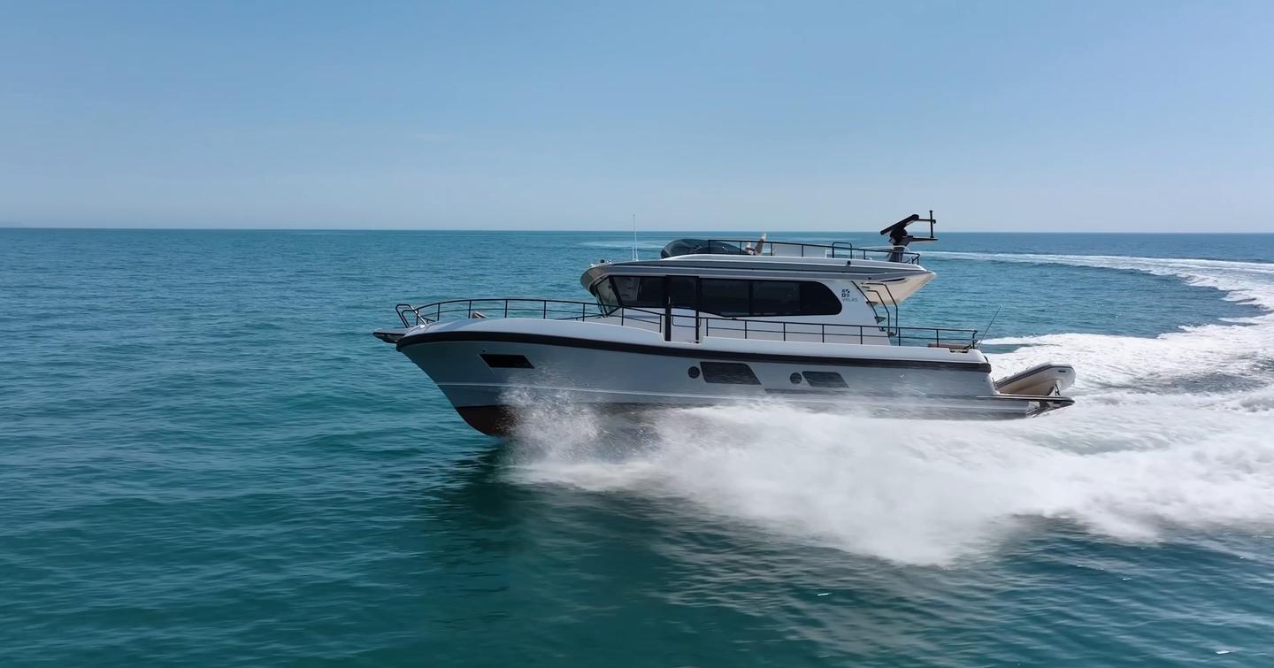 Nord Star 49+ running at speed at sea