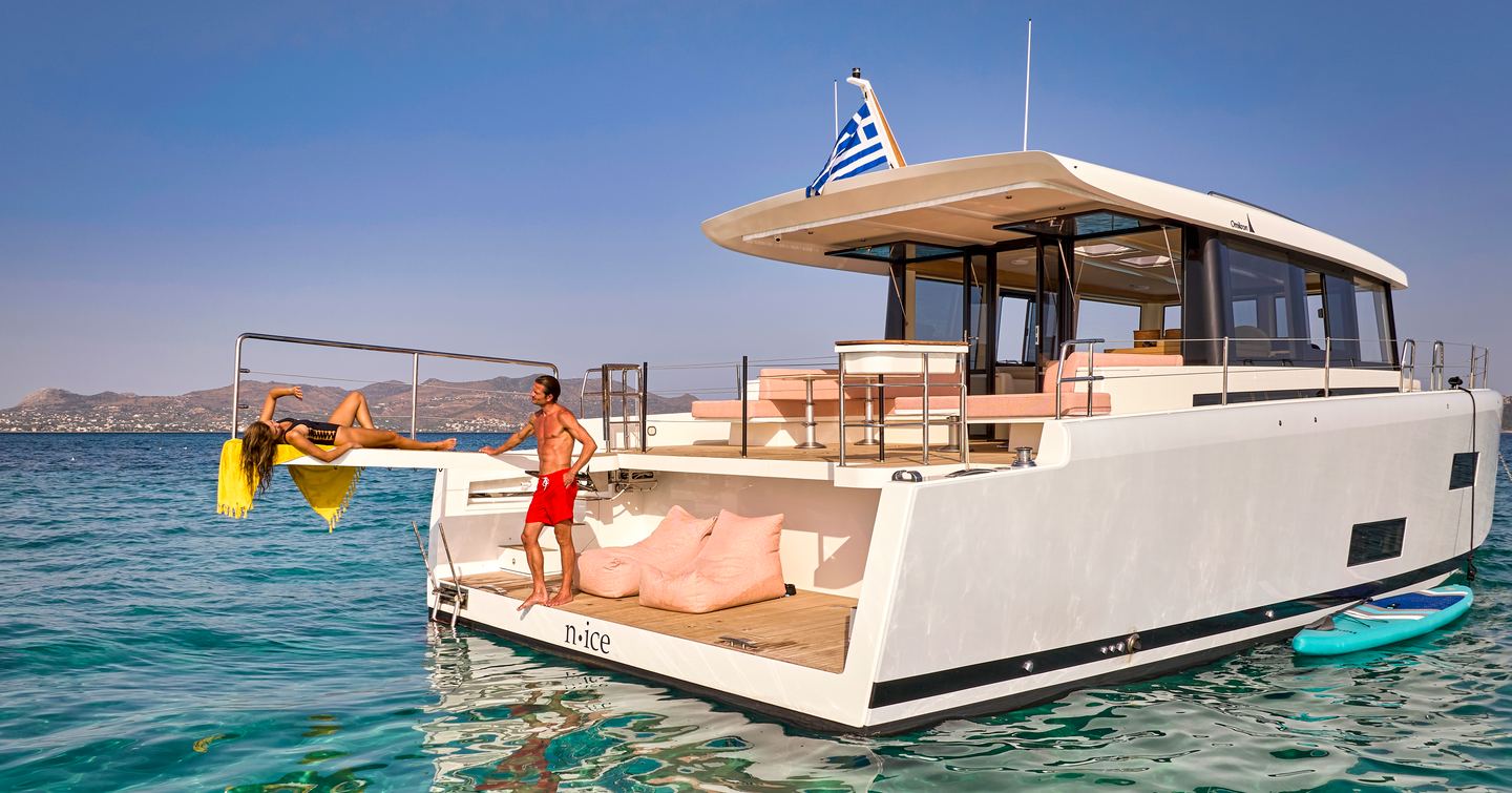 Omikron OT-60 motor yacht beach club