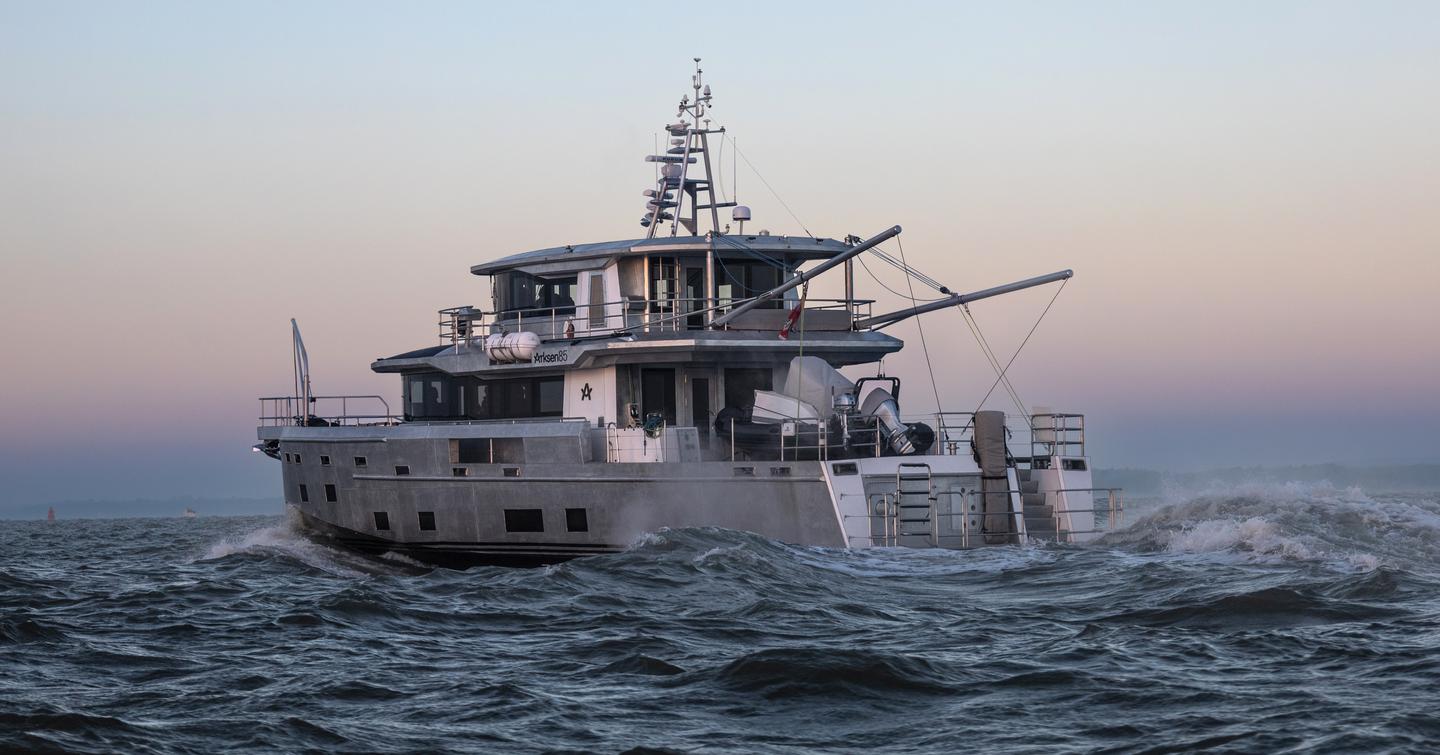 Arksen-85-Review-aft-deck