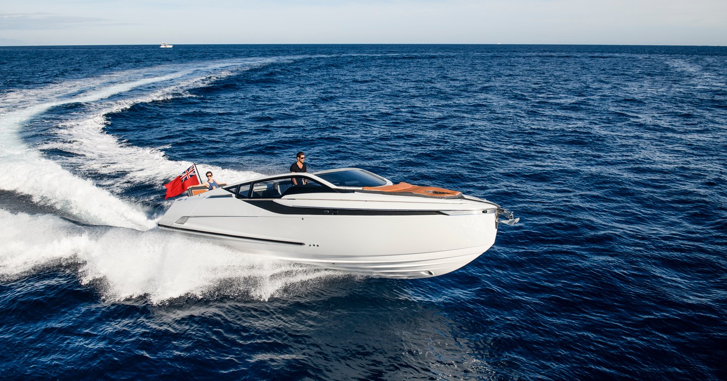 Fairline F//LINE 33 underway, surrounded by sea