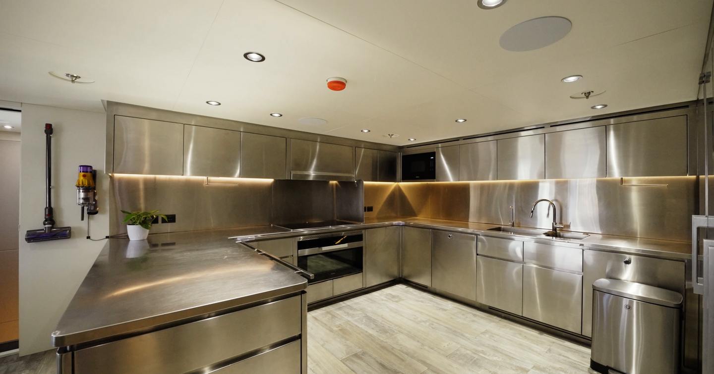 Gulf-Craft-Majesty-140-Review-galley