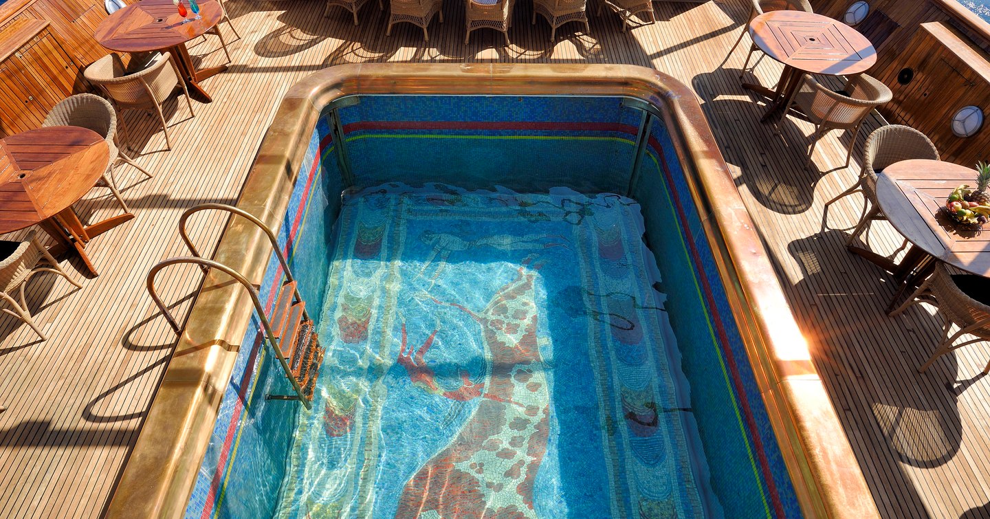 Superyacht Christina O upper deck swimming pool