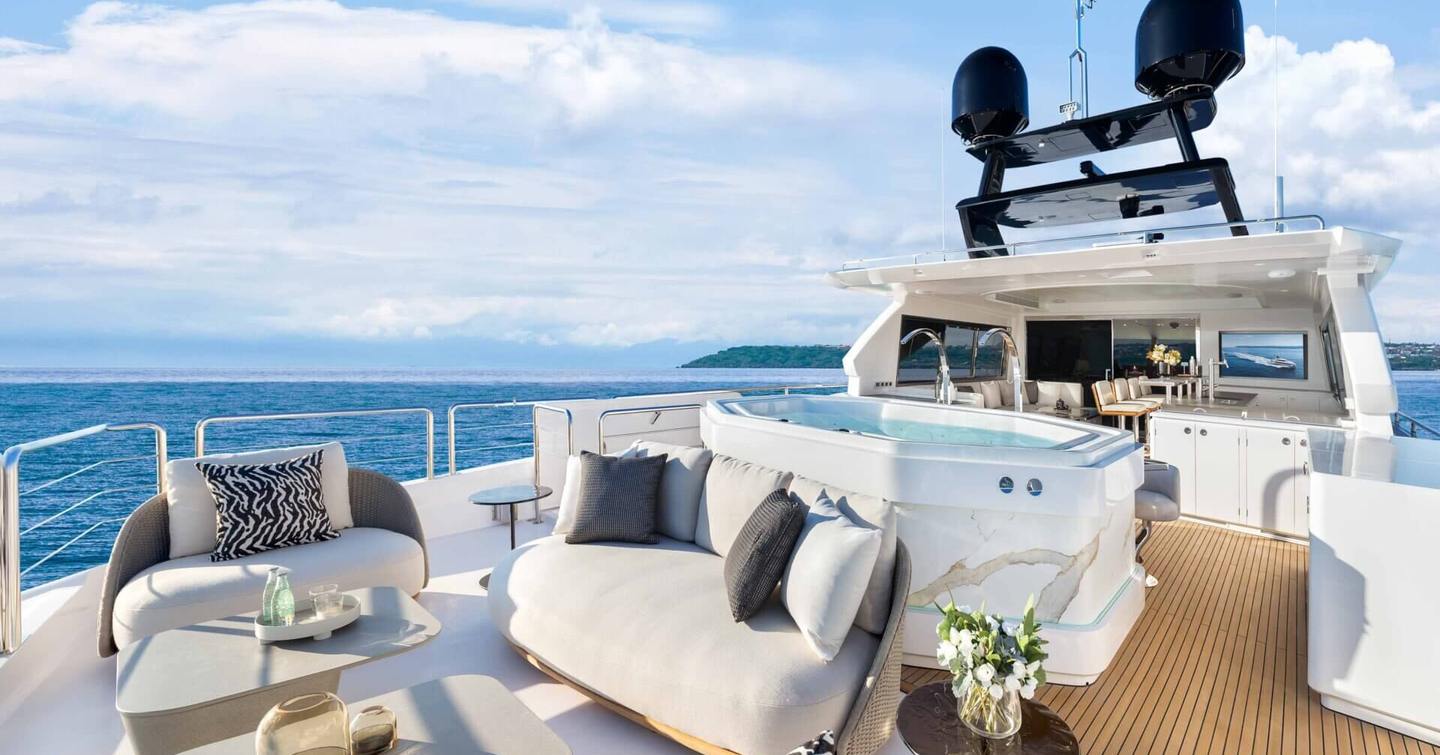 Horizon FD100 Skyline Superyacht upper deck jacuzzi and plush seating