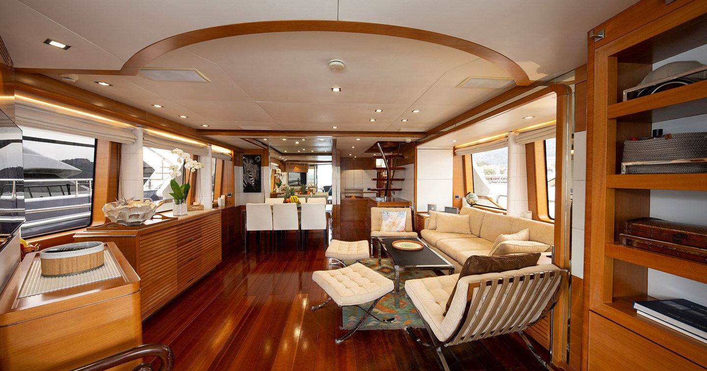 Motor yacht Sofia of Tortola interior seating area