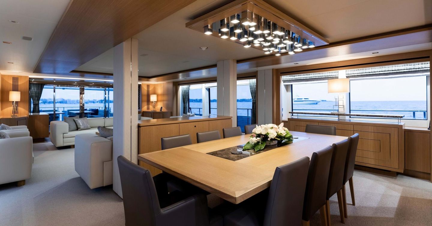  Sunseeker 131 Yacht Elysium's dining table 