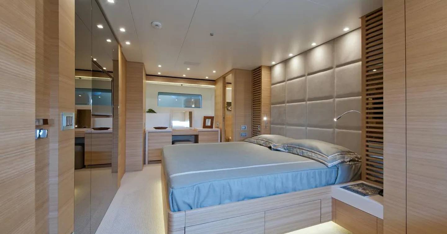 Motor yacht Fontana's VIP bedroom