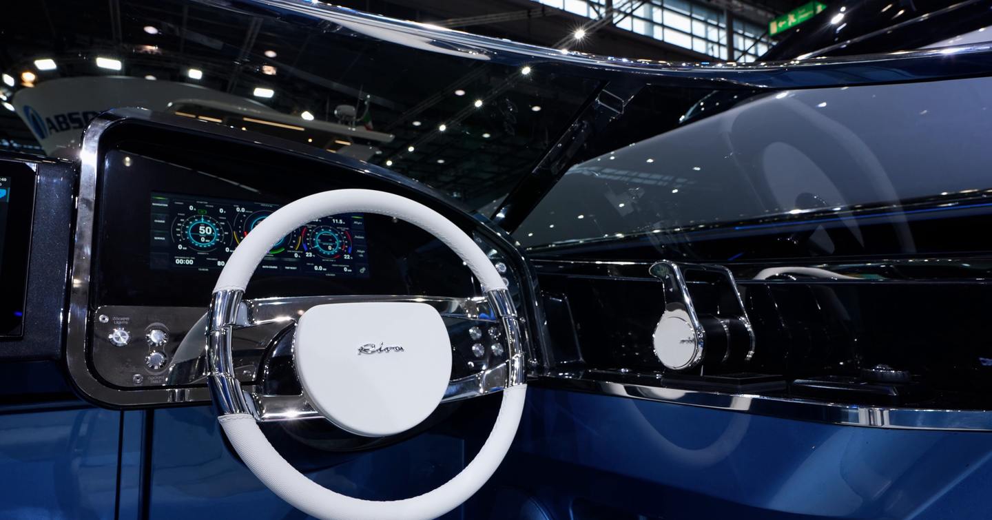 Riva-El-Iseo-Review-steering-wheel