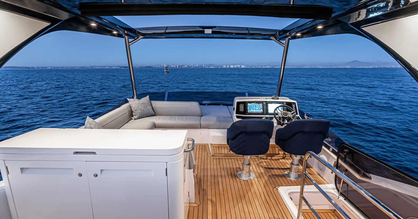 Sunseeker Manhattan 55 design, 55 Manhattan decks 