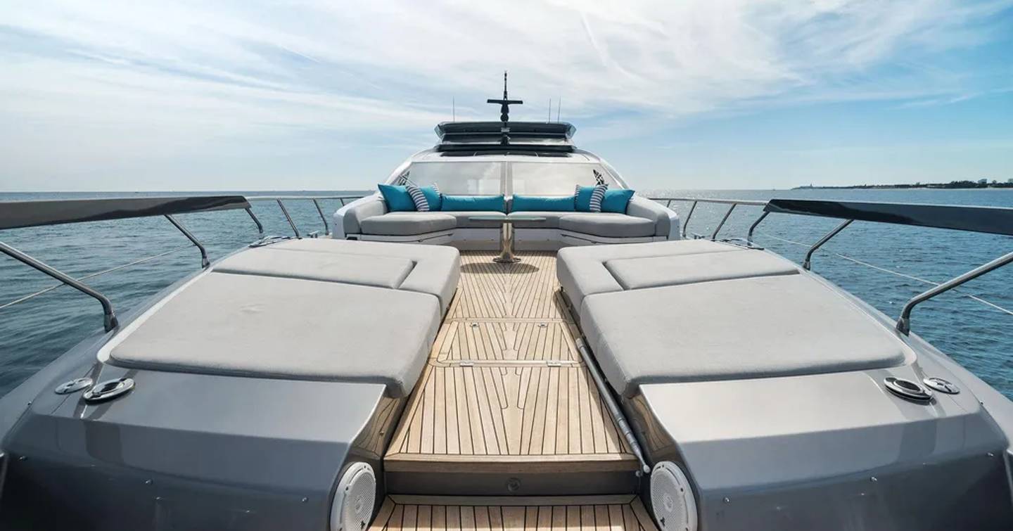 Motor yacht Ocean's Se7en's foredeck sunbathing area