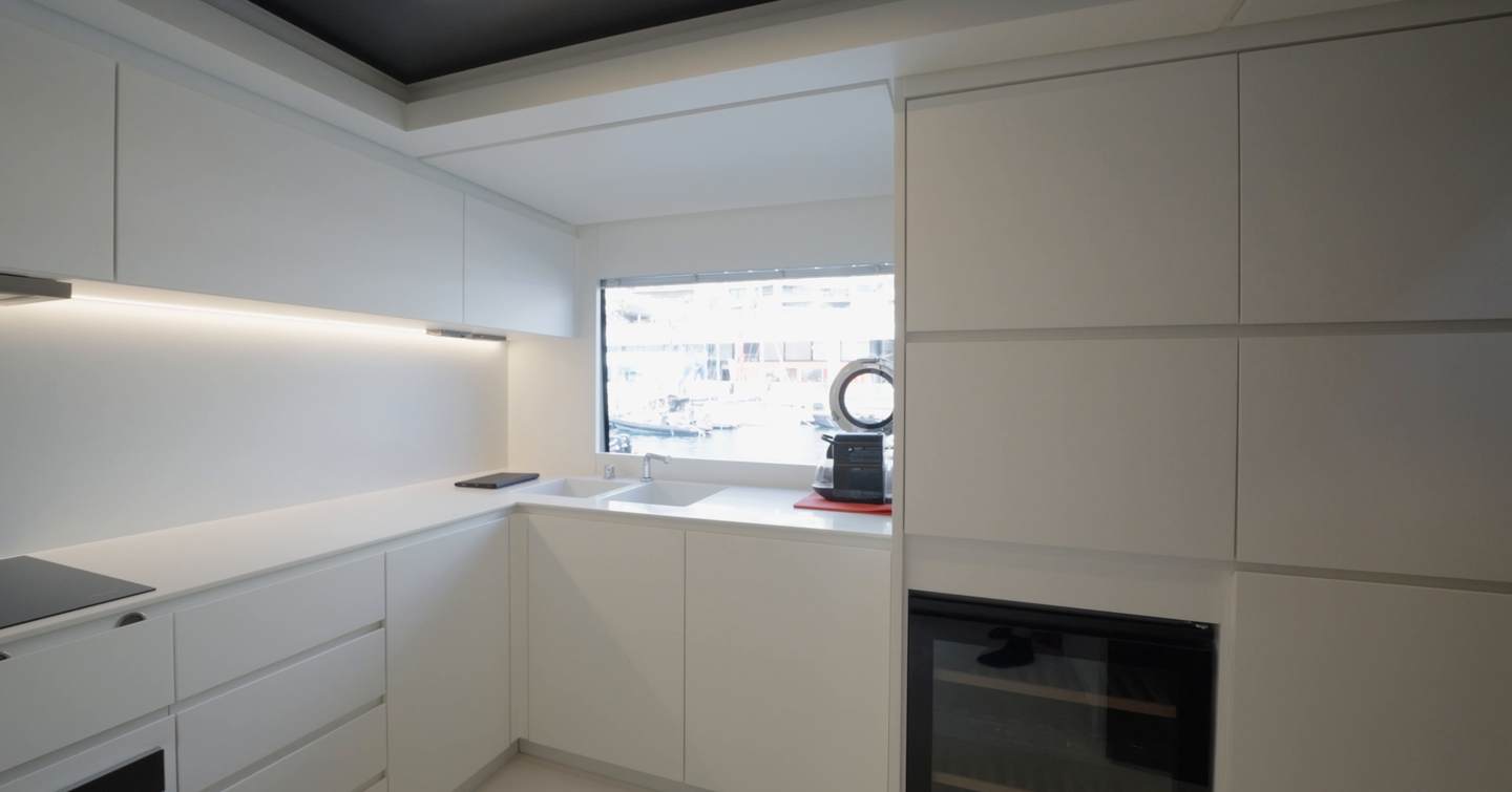 Riva-112-DolceVita-Super-Review-galley