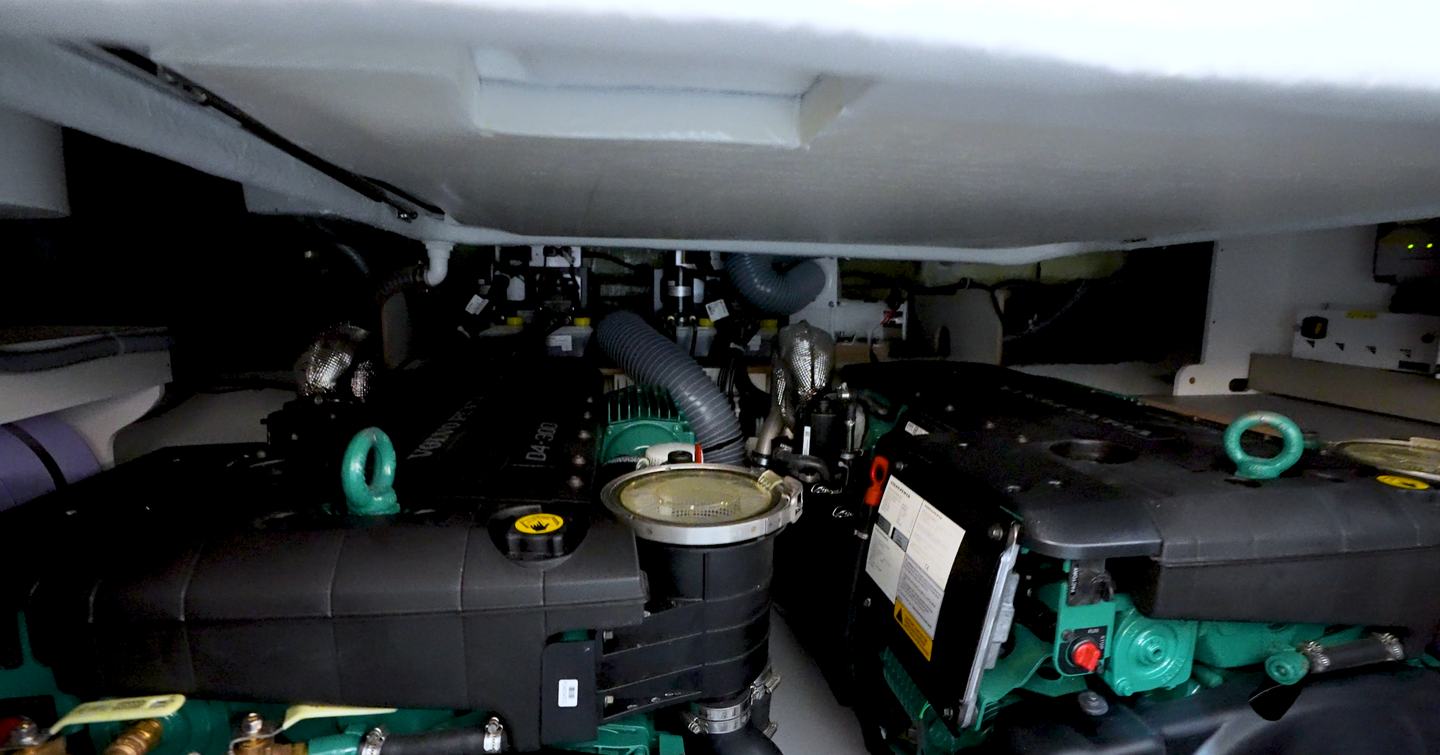 Beneteau-Gran-Turismo-41-engine-bay
