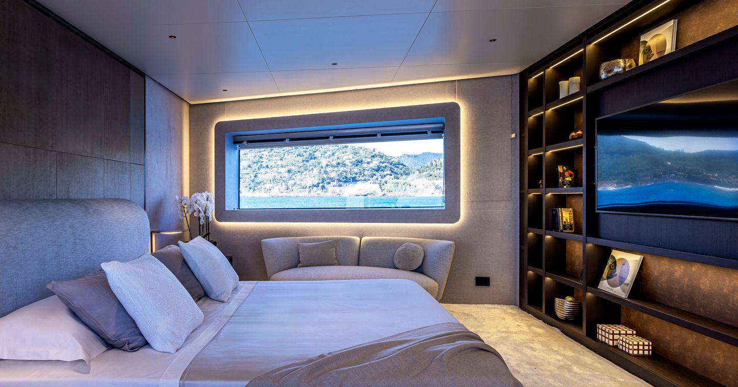 Motor yacht Arcadia A96 bedroom