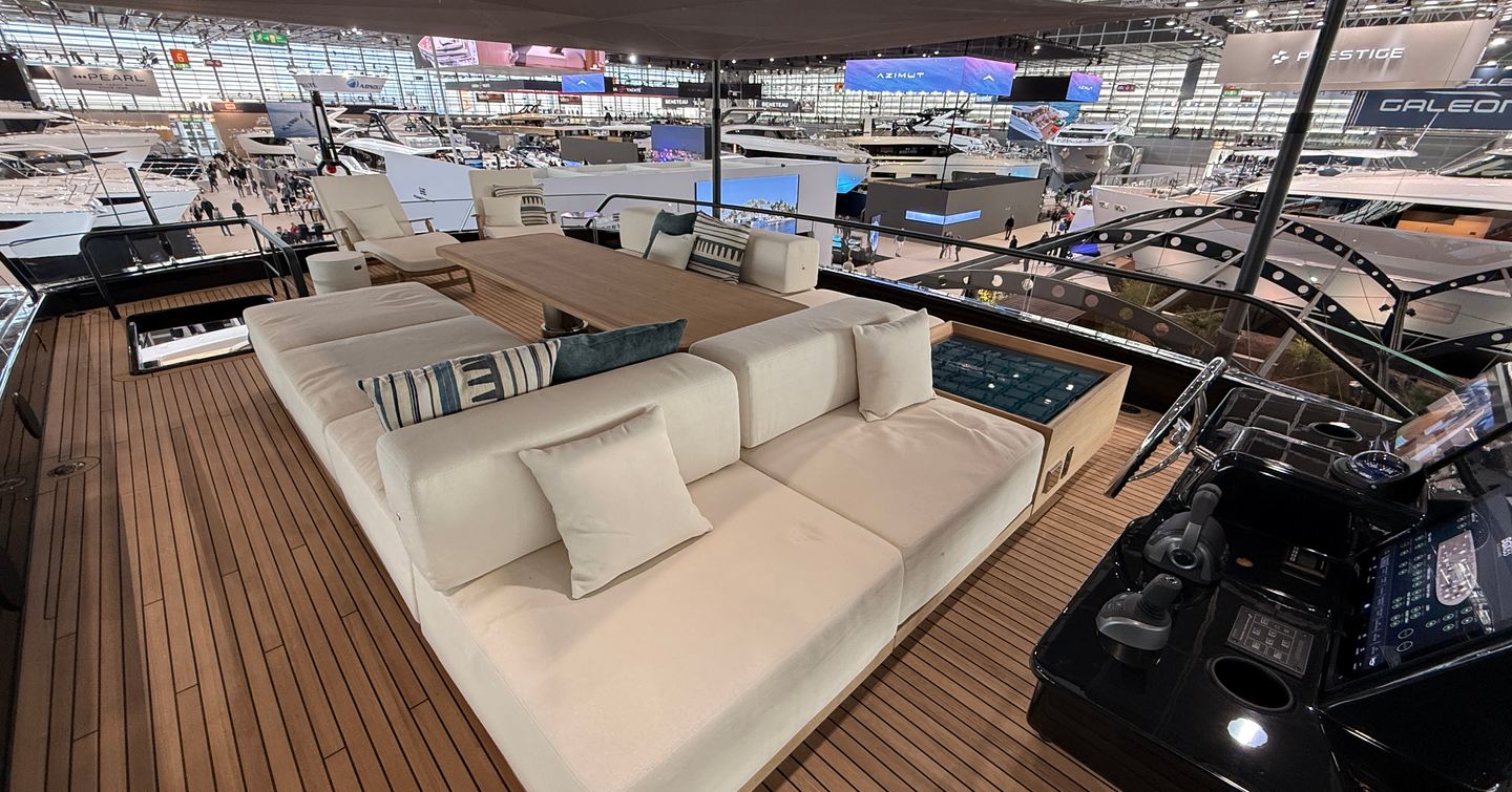 Bluegame-BGX83-Review-flybridge-lounge-seating-and-table