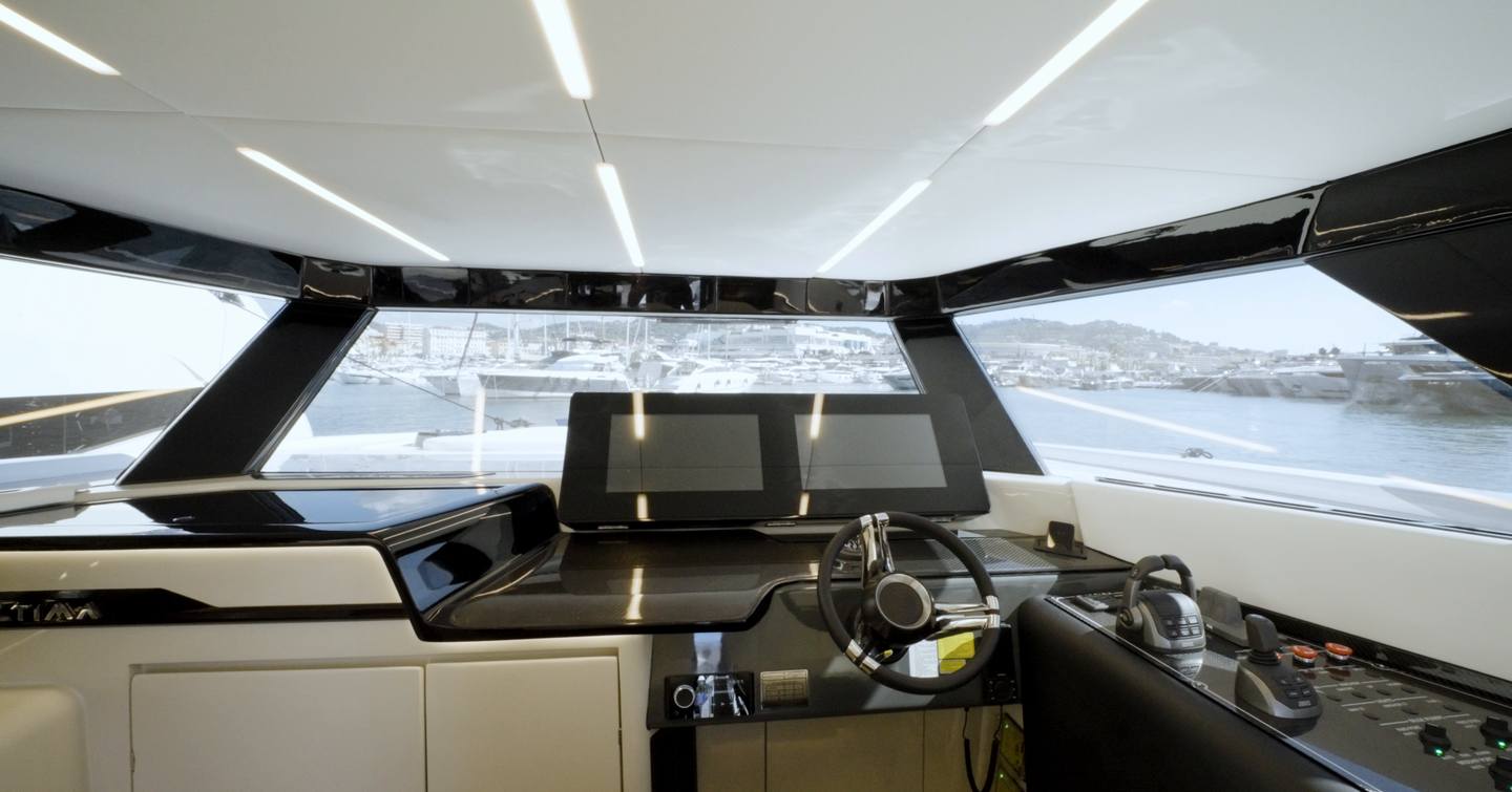 Sunreef-Ultima-55-Review-helm