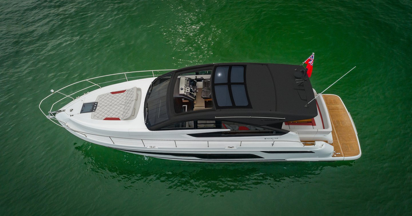 Fairline-Targa-50-GT-foredeck-overhead