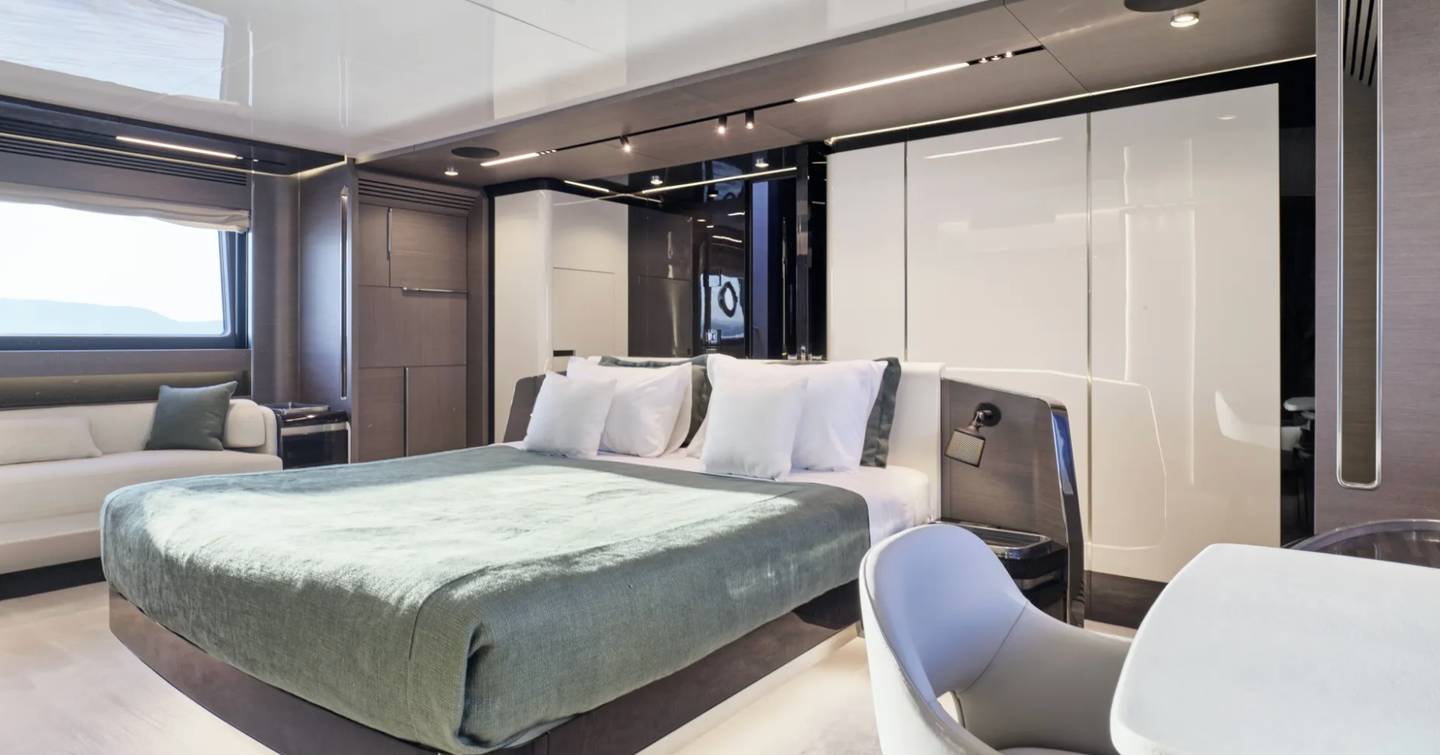 Azimut motor yacht D Five master cabin with desk 