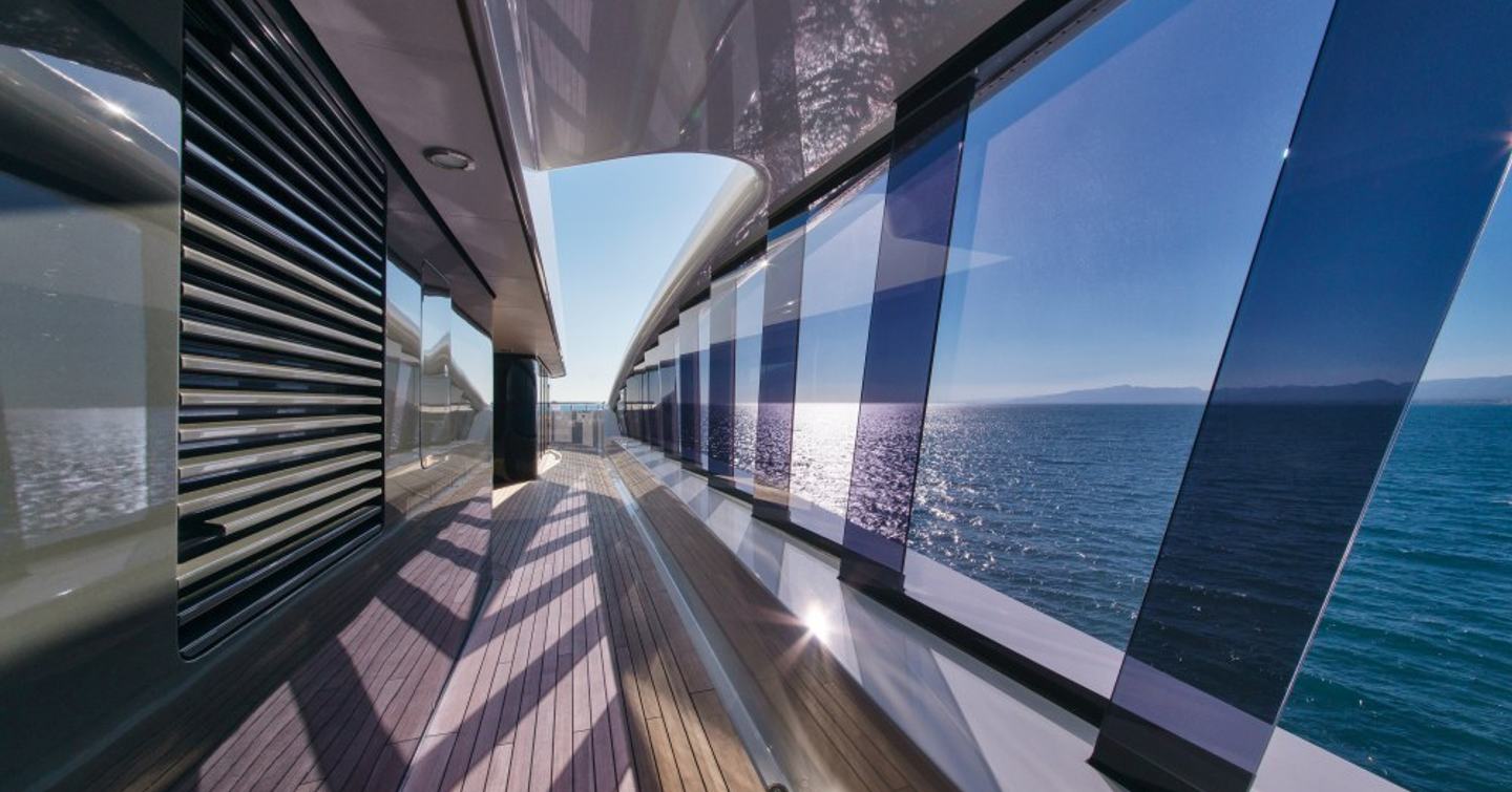 Superyacht I Dynasty 'shark fin' glass windbreakers