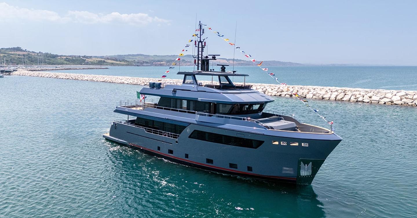 Superyacht Haze² under way