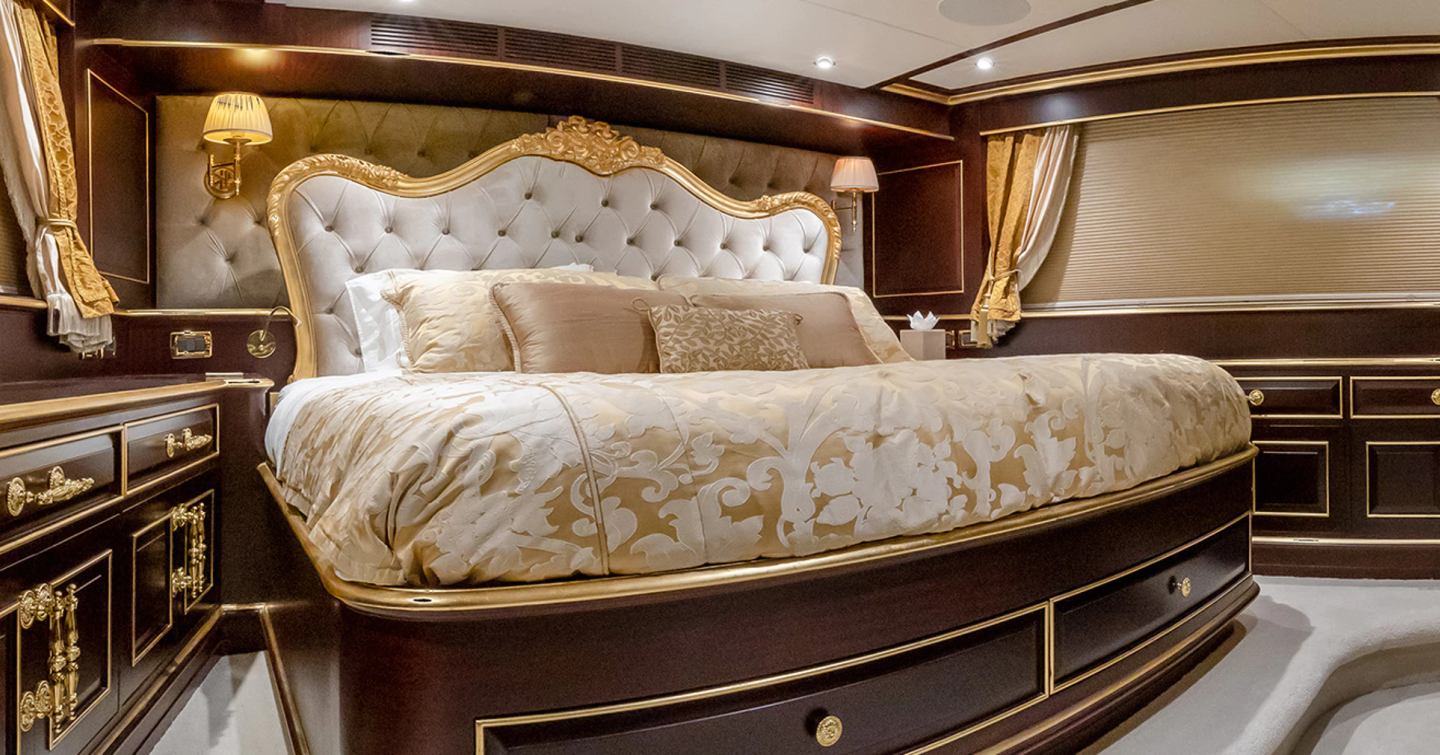 Superyacht Status Quo's VIP cabin