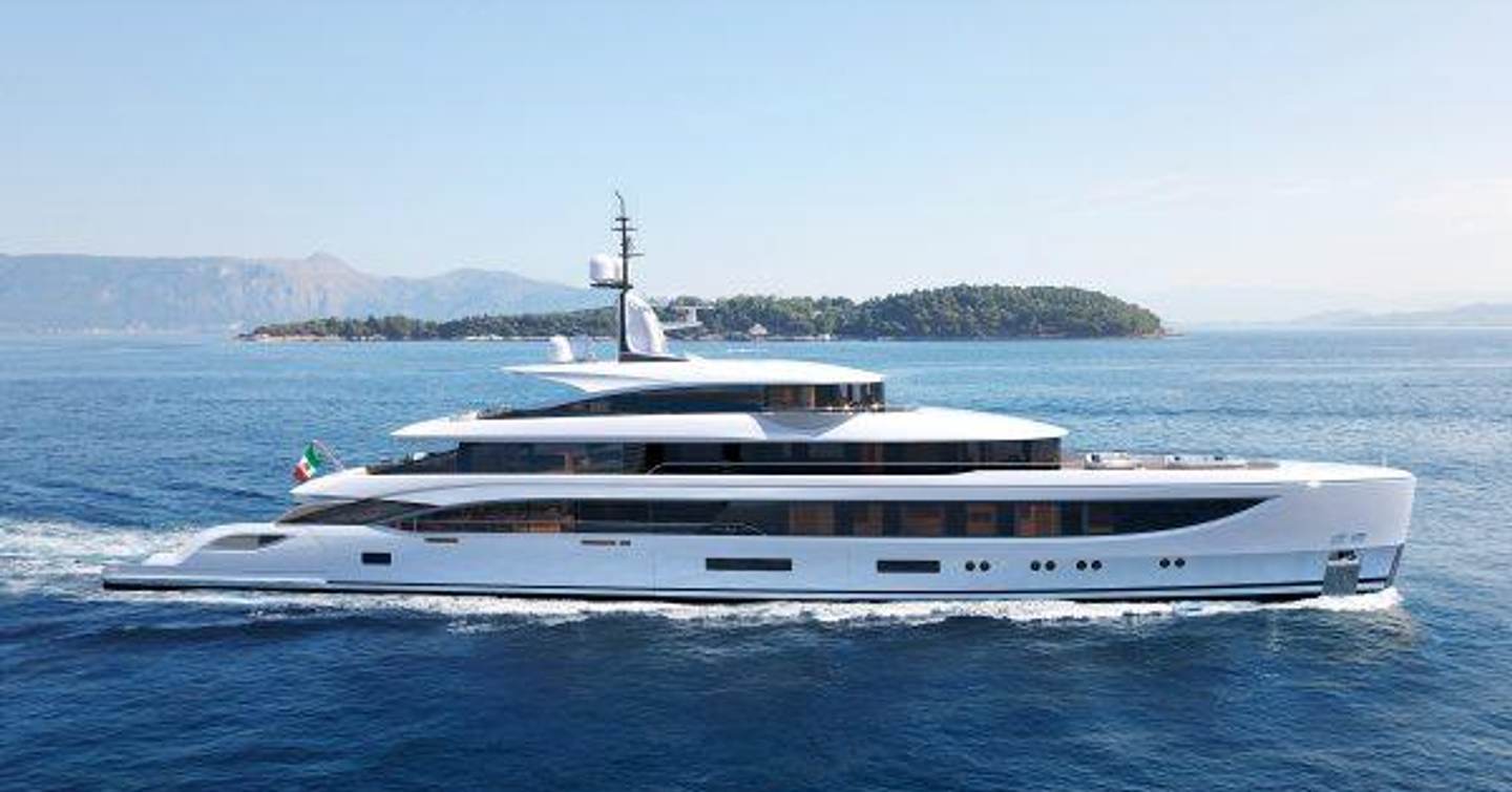 Motor yacht Lady Estey underway