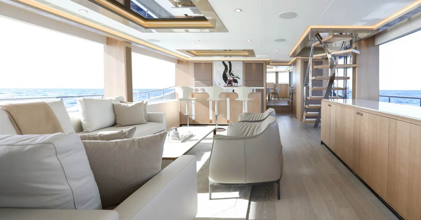 Ocean-Alexander-28L-Review-single-level-main-deck