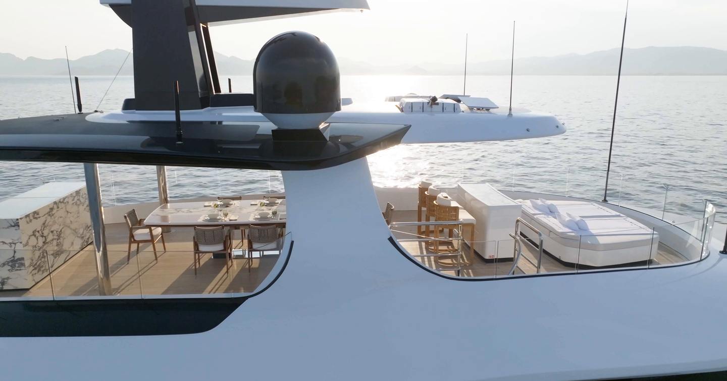 Columbus-Atlantique-43MT-Frette-Review-sundeck-drone