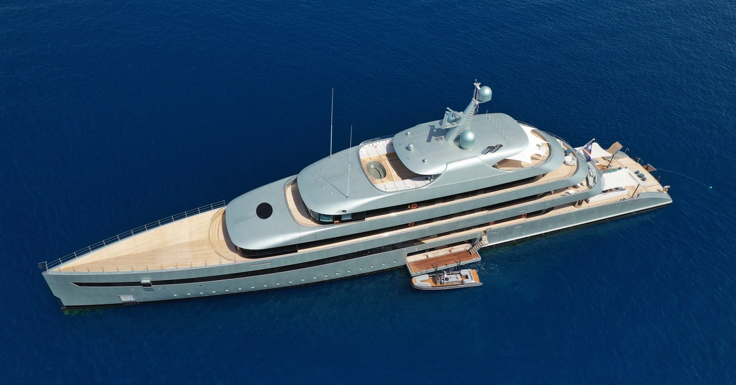 Superyacht Savannah at anchor 