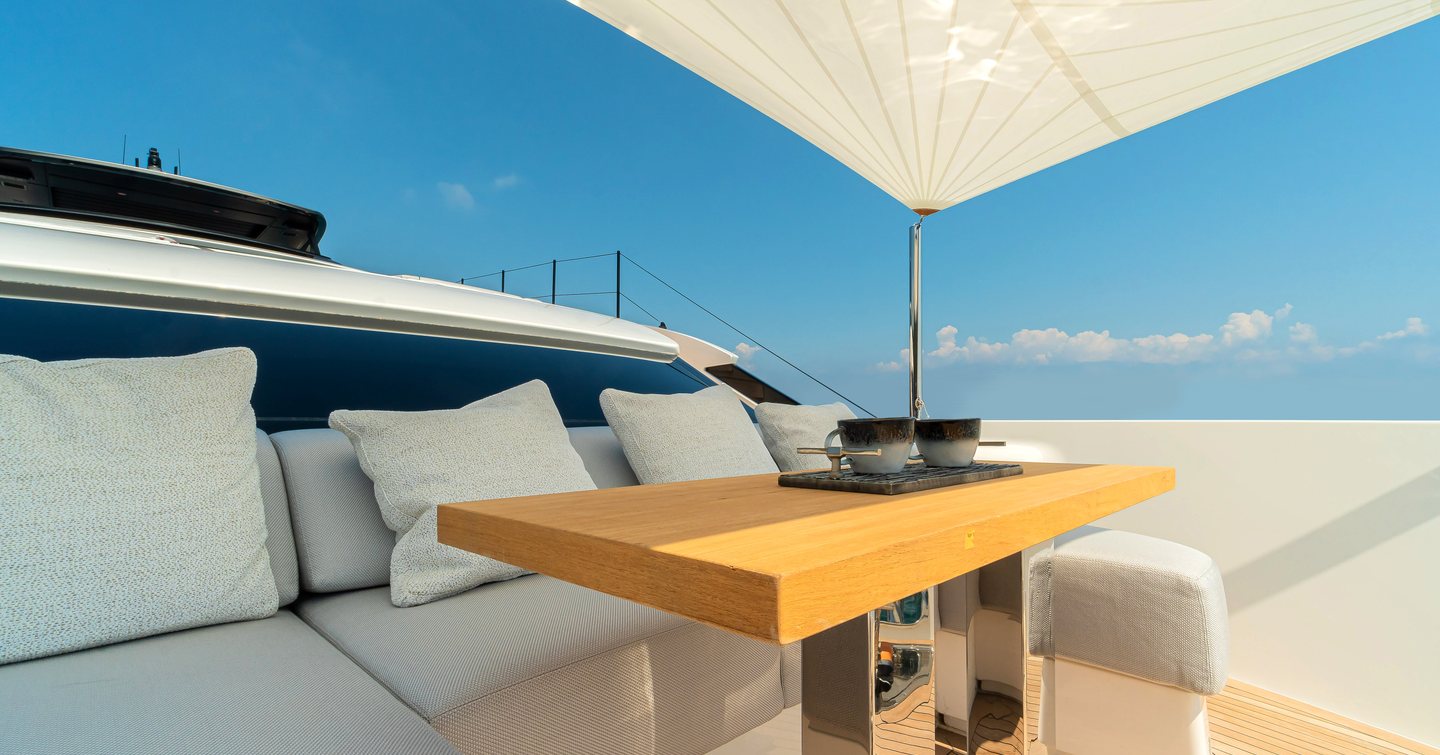 Sanlorenzo-SL90A-foredeck-terrace