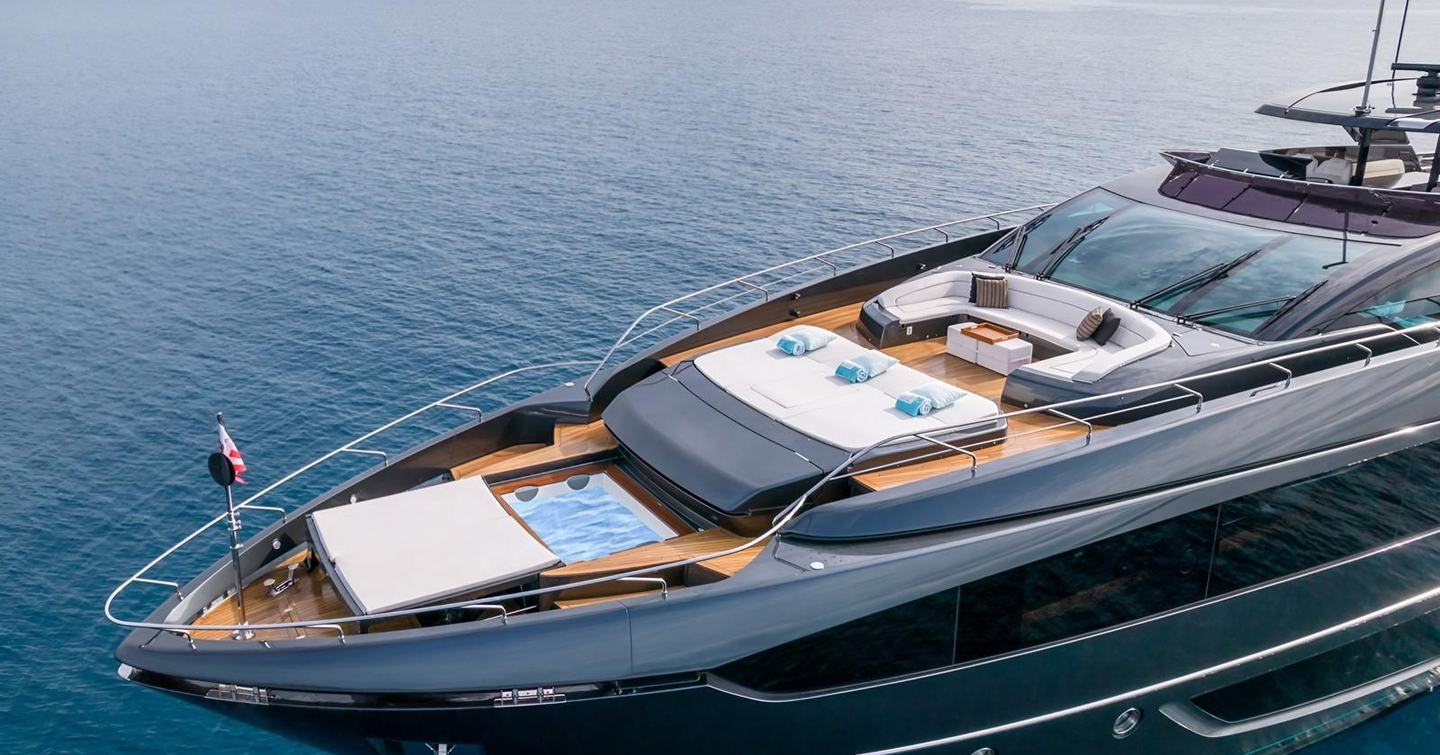 Superyacht Onyx's foredeck with sunpads and jacuzzi