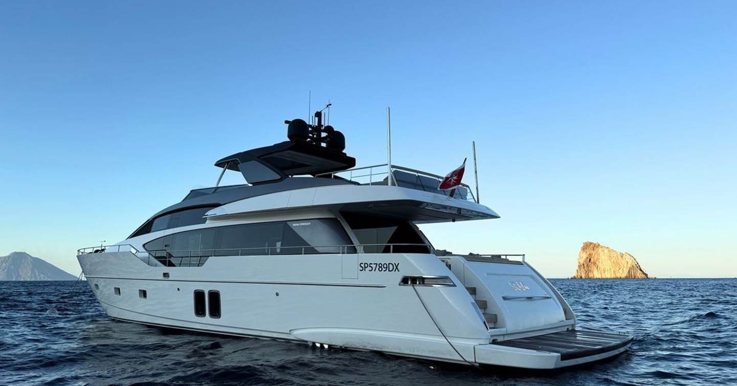 Sanlorenzo motor yacht Slam at anchor stern view 
