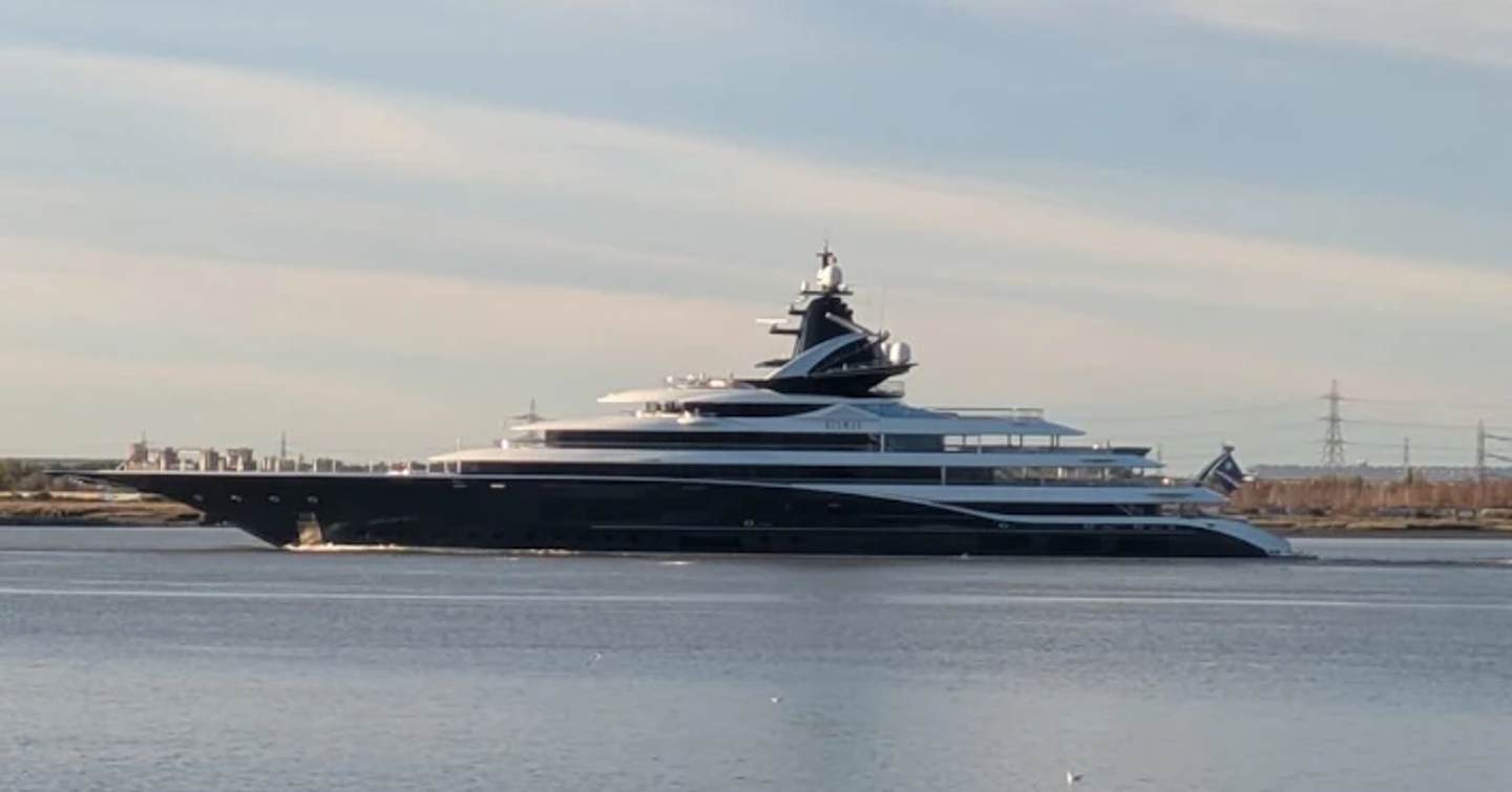 Superyacht Kismet under way on the Thames 