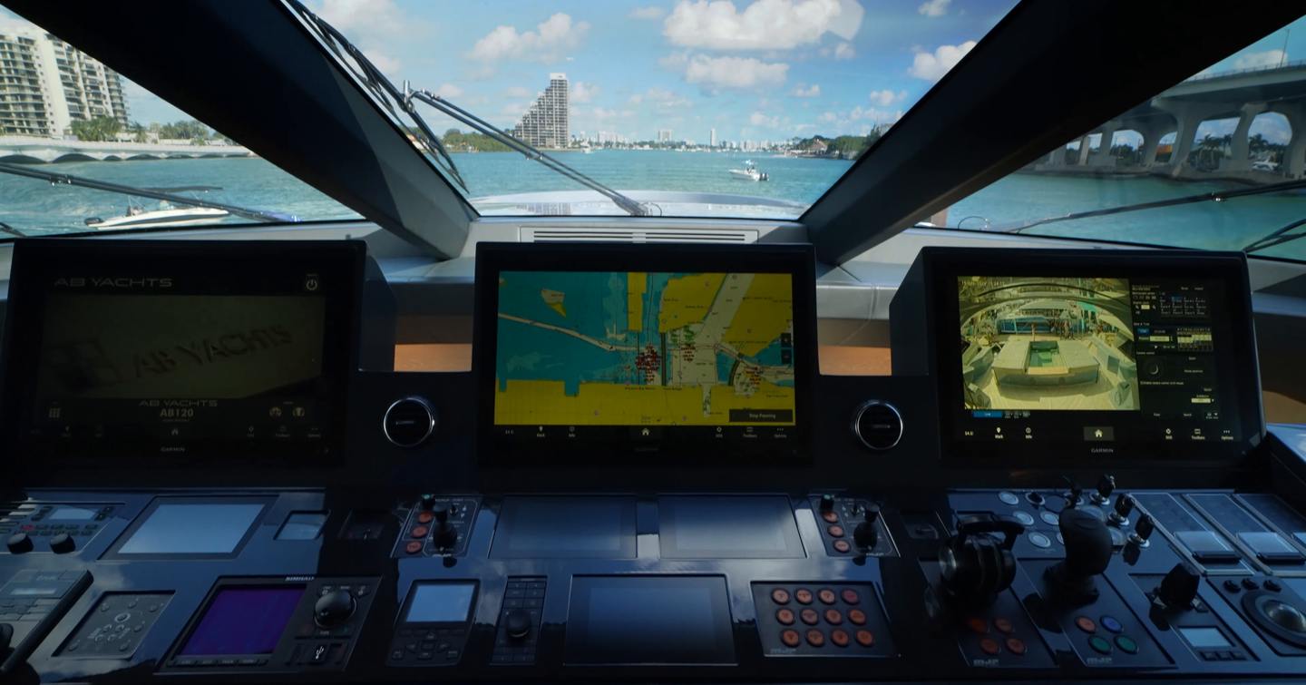 AB-120-Review-helm-screens