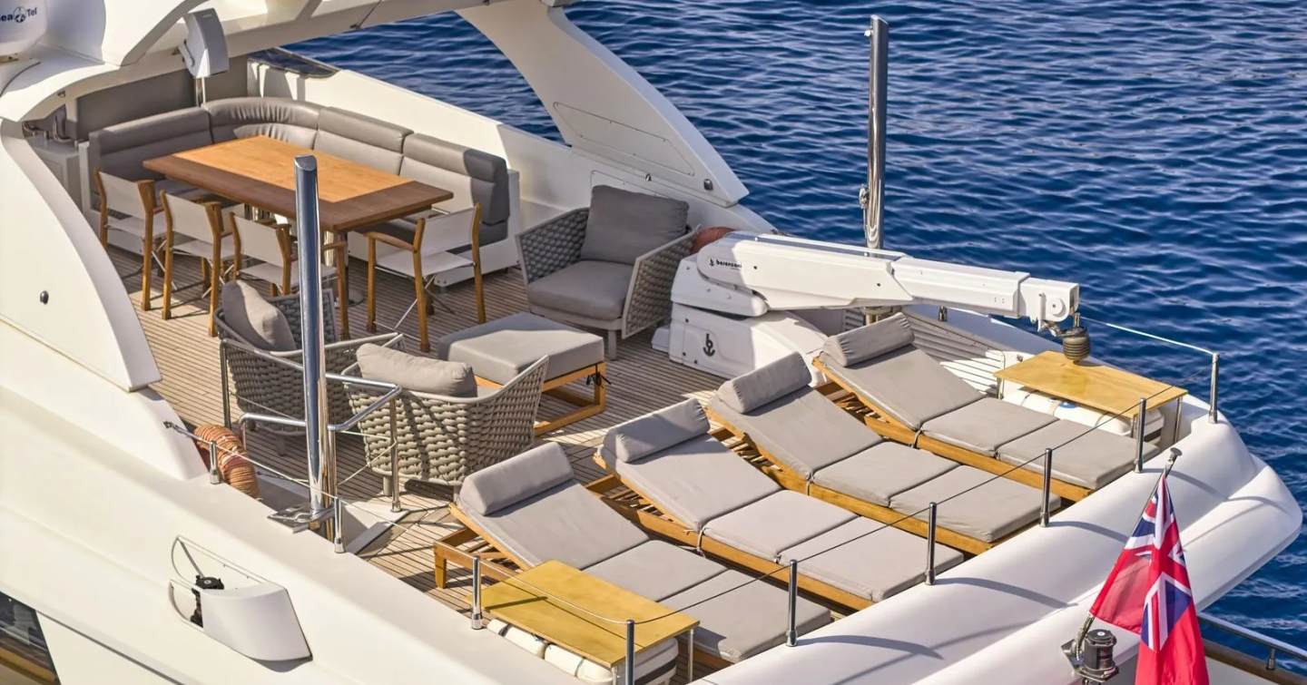 Sanlorenzo yacht Oasis sundeck with sun loungers 