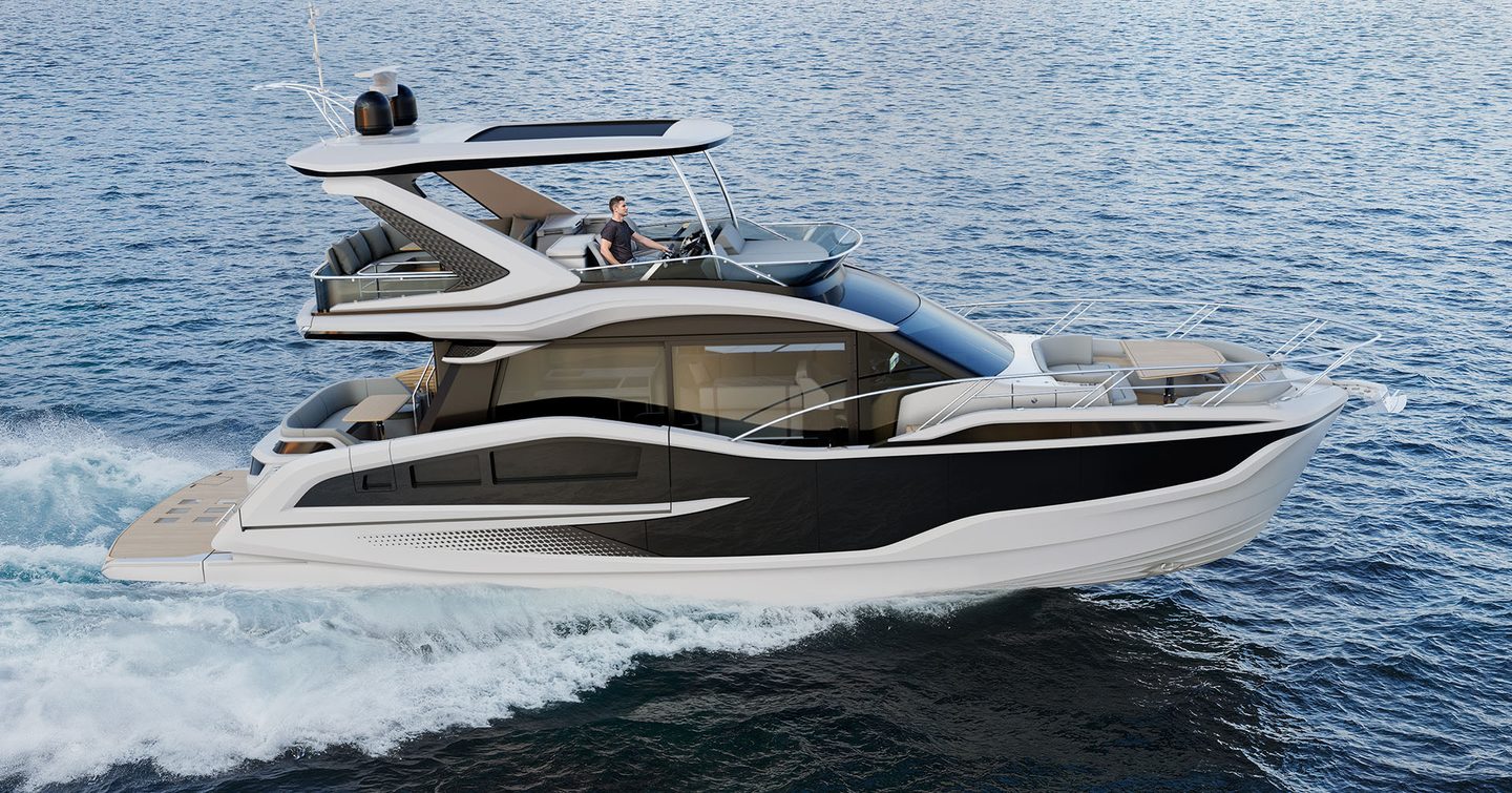 Galeon 520 Fly motor yacht under way