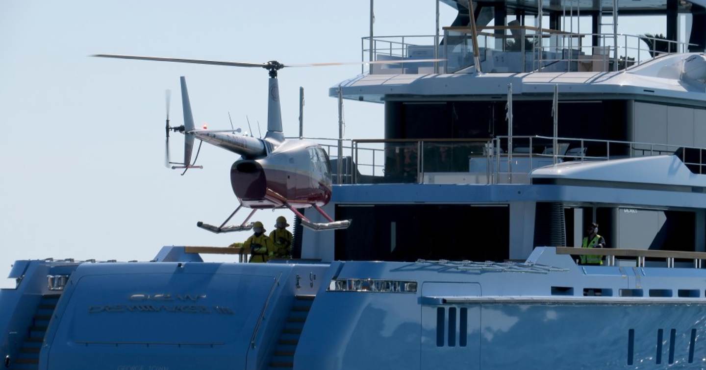 helicopter landing  onboard yacht