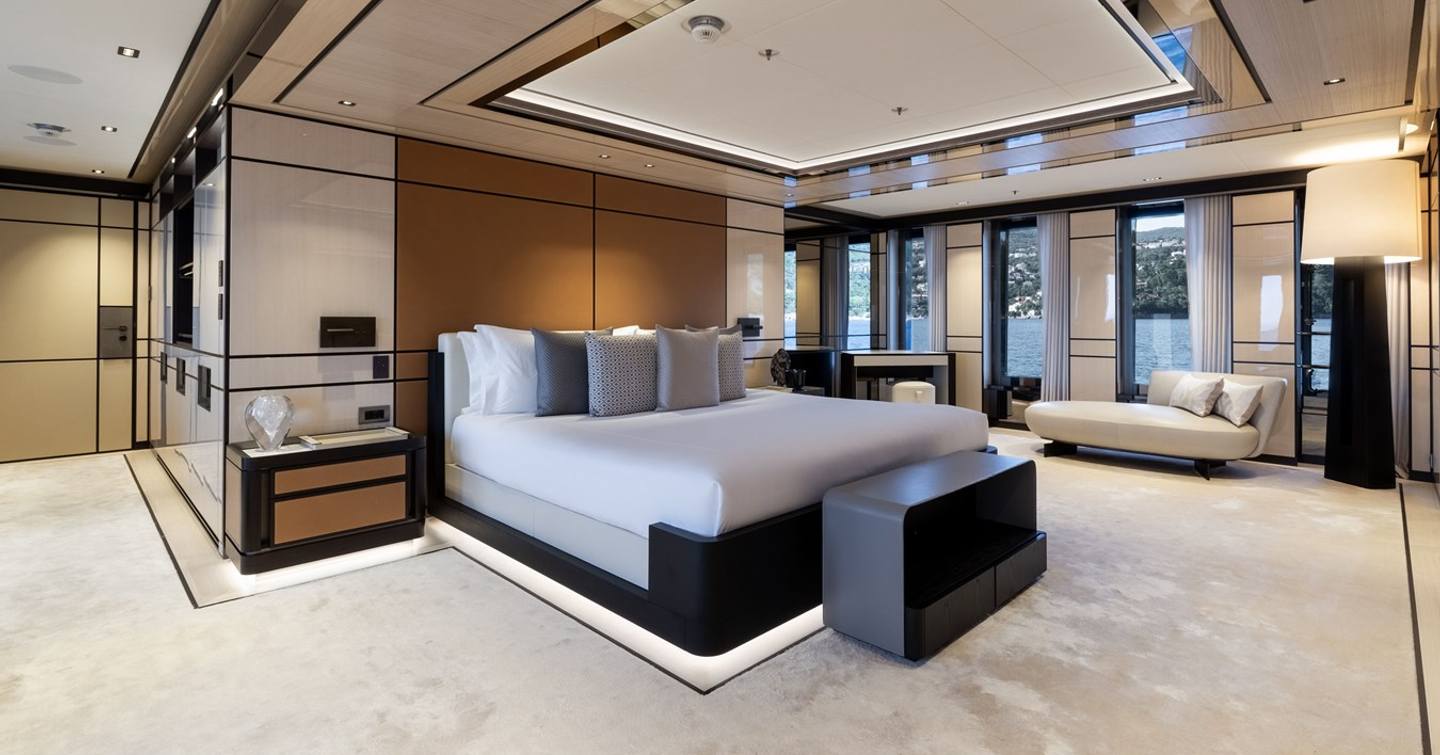 Superyacht Reliance master cabin 