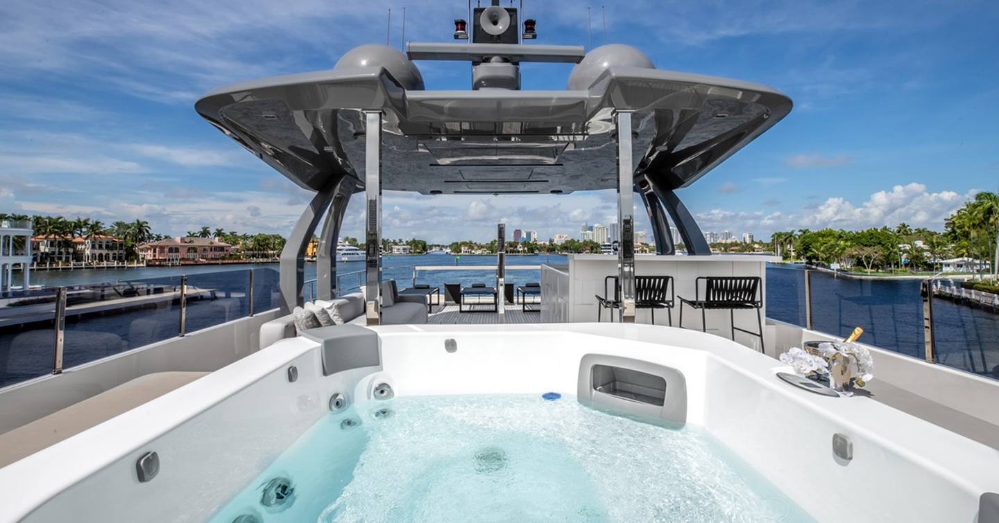 Superyacht Fifi's jacuzzi 