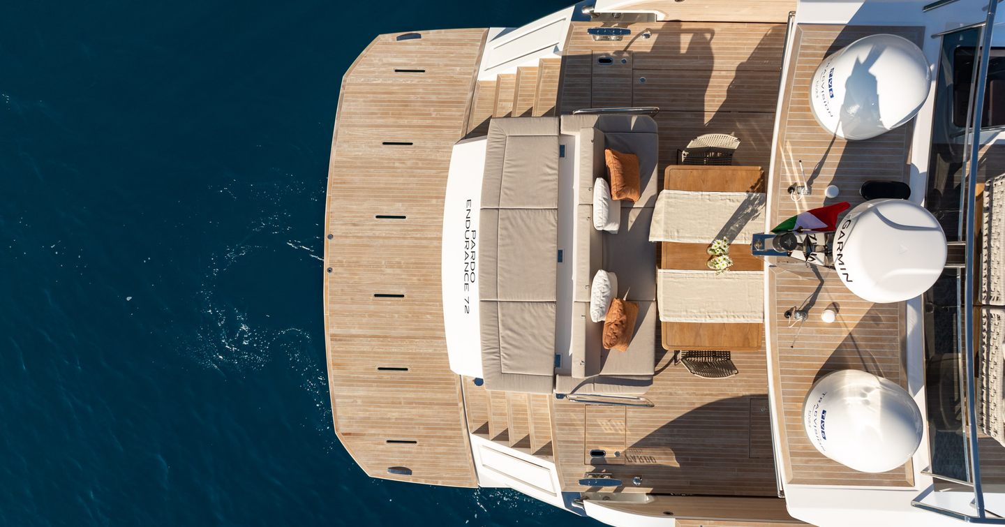 Pardo-E72-Review-aft-overhead
