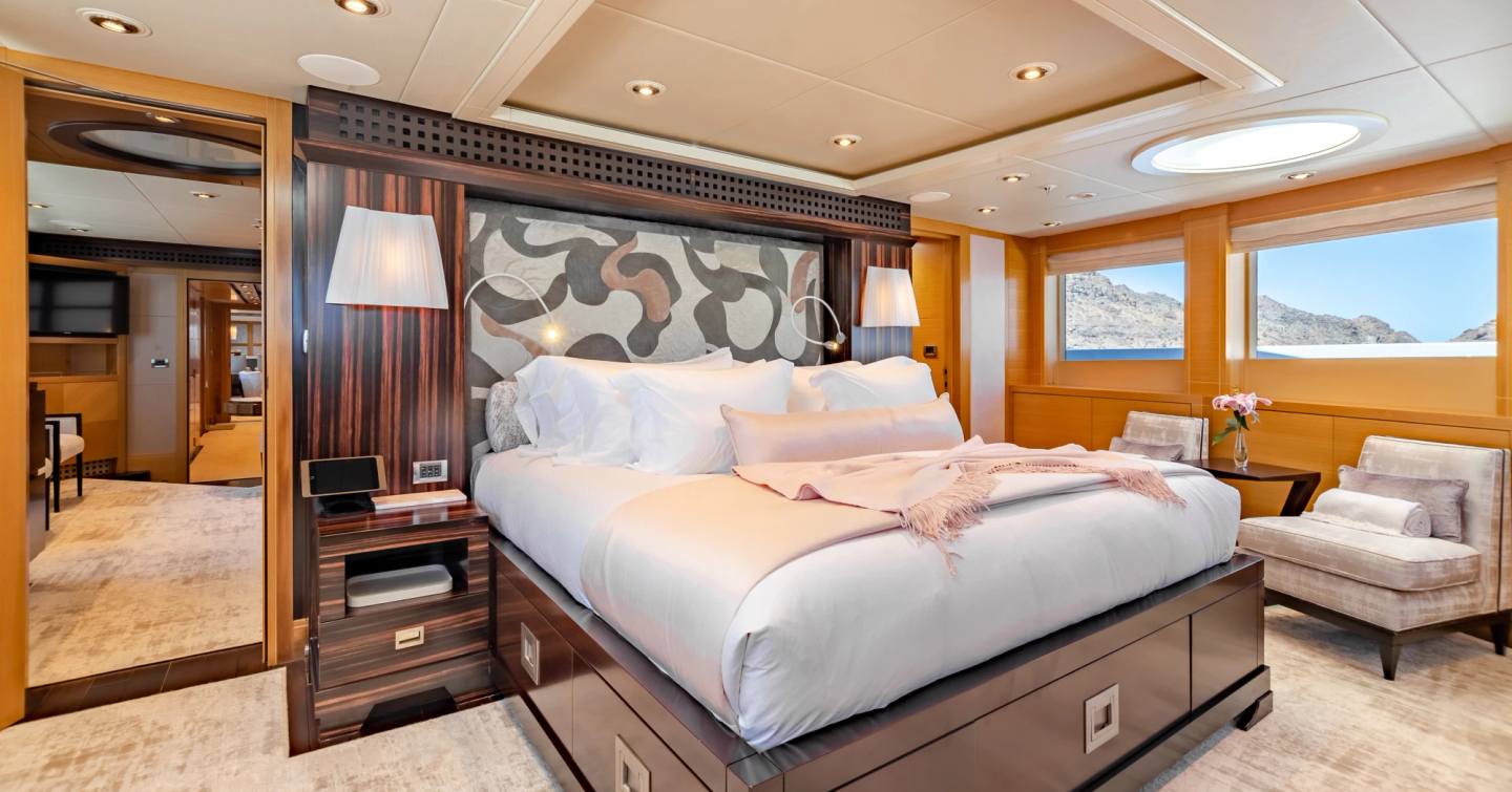 Superyacht Rochade master cabin