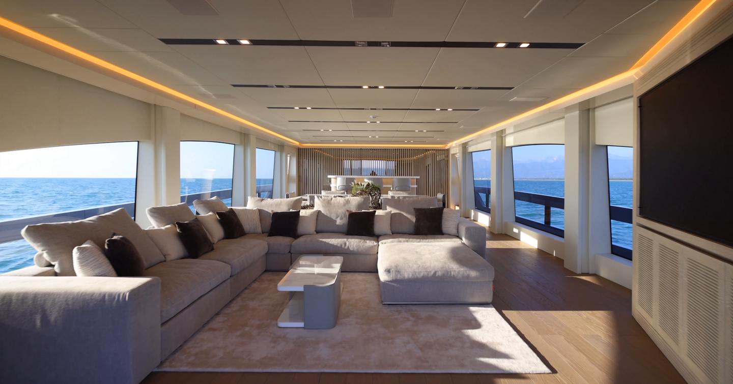 AB-120-Review-saloon-seating