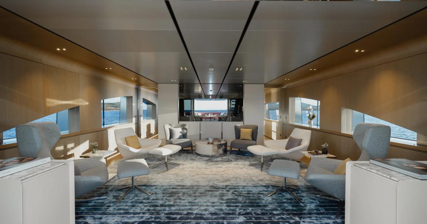 Superyacht Flying Dagger III skylounge