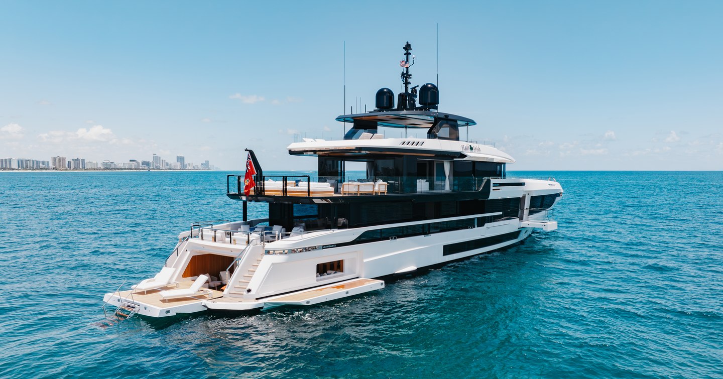 Mangusta-Oceano-44-aft-at-anchor